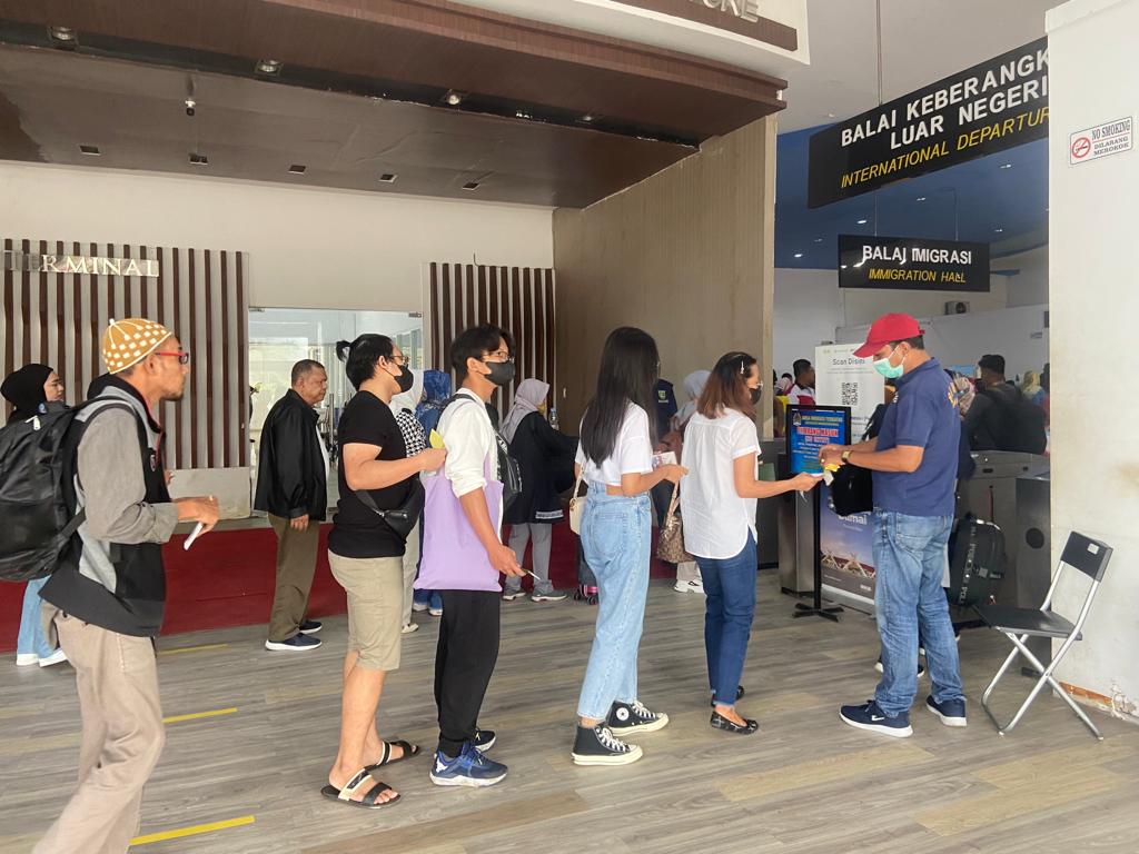 PELAYANAN FASILITAS NAIK TURUN PENUMPANG DAN/ATAU KENDARAAN