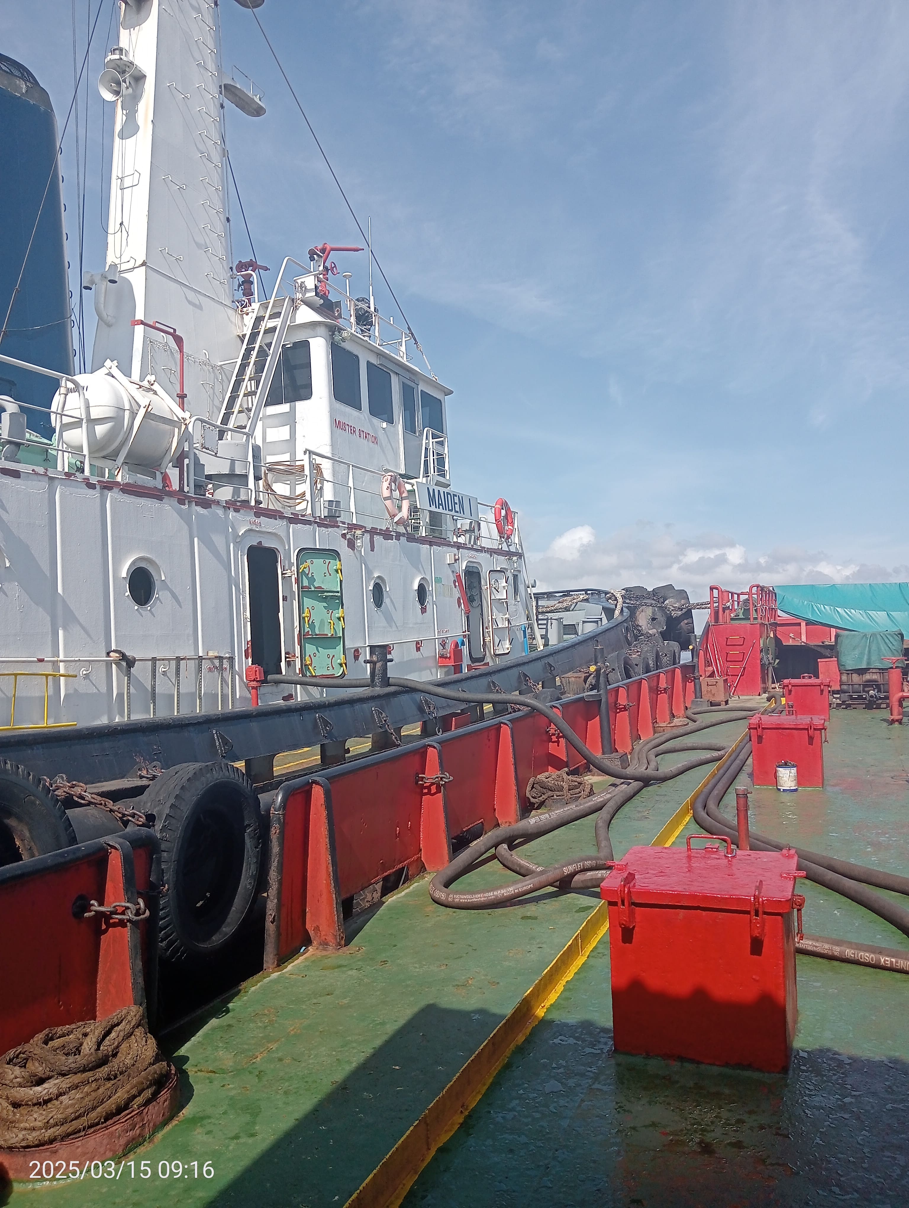 PELAYANAN PENGISIAN BAHAN BAKAR DAN PELAYANAN AIR BERSIH